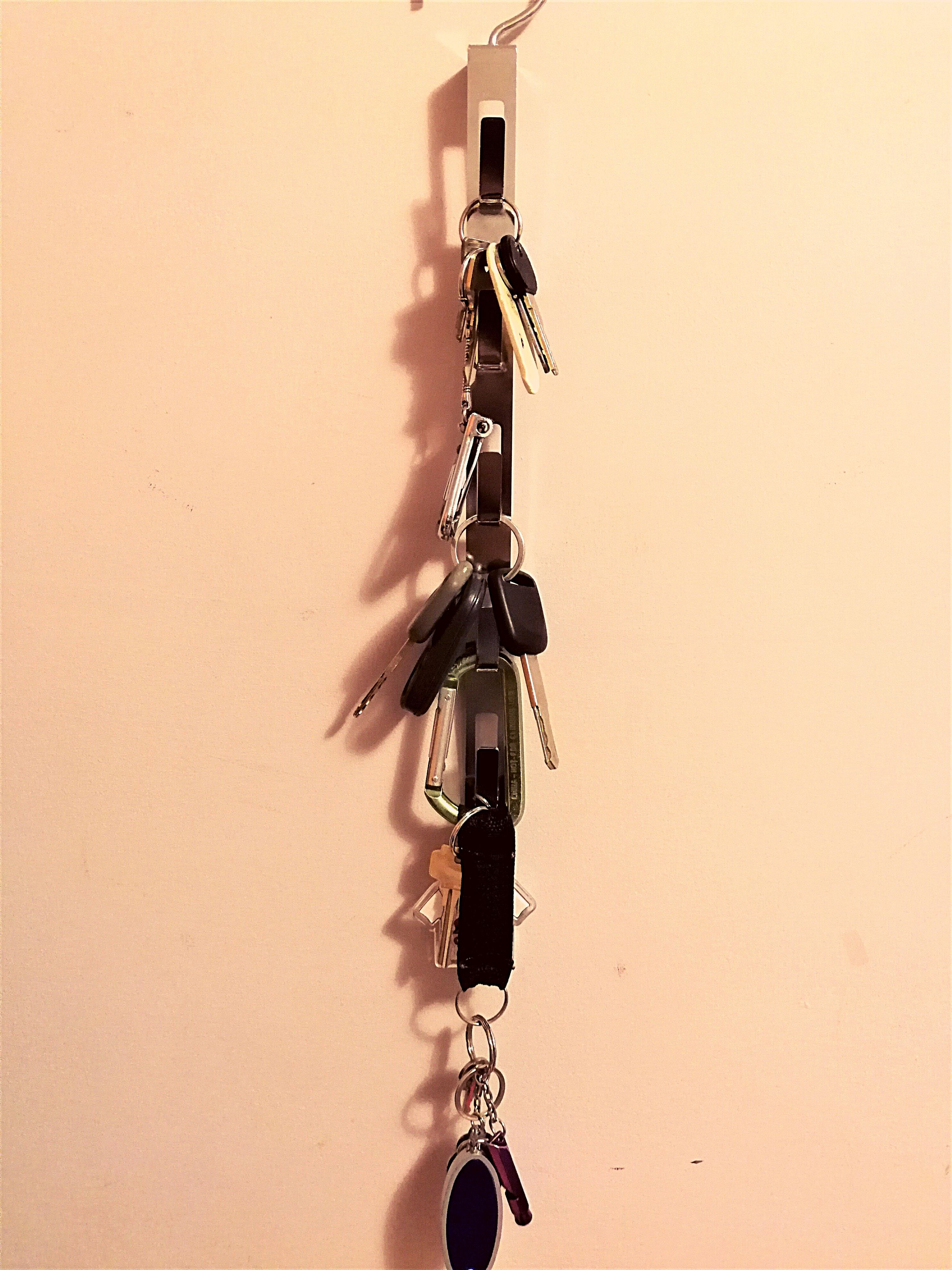 D'klutz multifuntional hanger that hangs keys